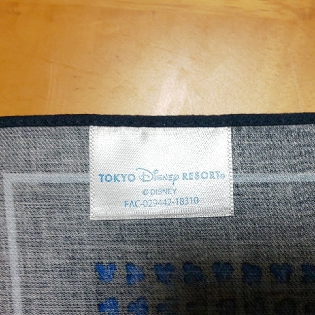 Disney(ディズニー)の２週間たった商品はお声をかけて下さい 様専用  大判ミッキーマウスハンカチ レディースのファッション小物(ハンカチ)の商品写真