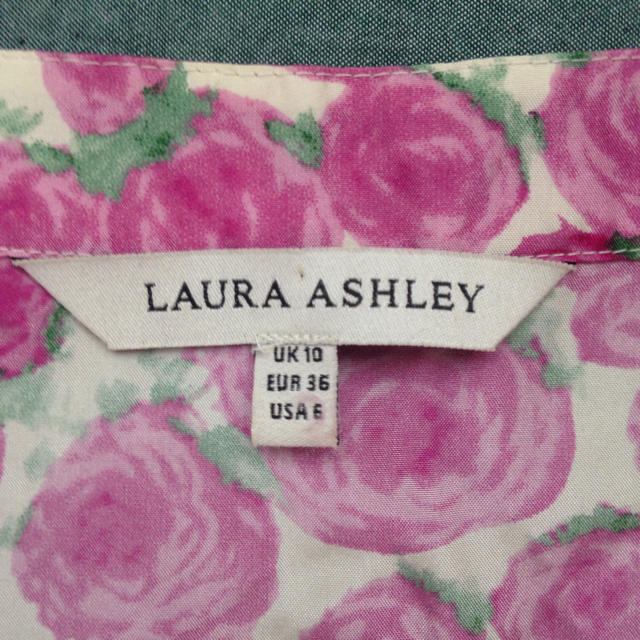 LAURA ASHLEY(ローラアシュレイ)のlaura ashley トップス レディースのトップス(シャツ/ブラウス(半袖/袖なし))の商品写真