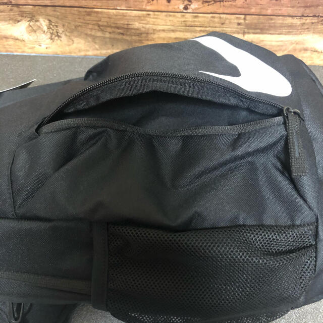 NIKE(ナイキ)の新品 NIKE ナイキリュック ブラック 22L ペンケース ボトルホルダー付き メンズのバッグ(バッグパック/リュック)の商品写真