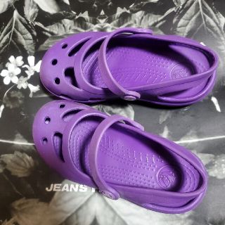 クロックス(crocs)のクロックス　サンダル　紫　C10(サンダル)