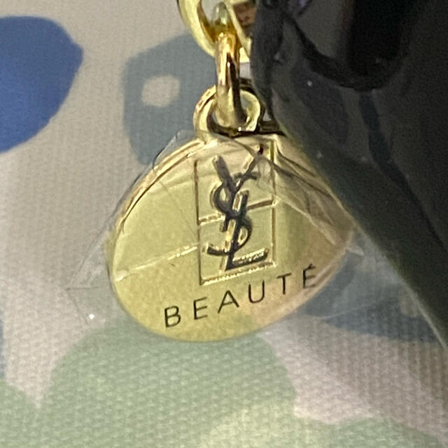 Yves Saint Laurent Beaute(イヴサンローランボーテ)の【非売品・新品・未使用】イヴサンローラン ボーテ ロゴ ポーチ ノベルティ レディースのファッション小物(ポーチ)の商品写真