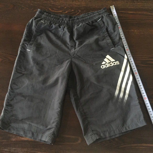 adidas(アディダス)のアディダス kids150 ハーフパンツ 黒 キッズ/ベビー/マタニティのキッズ服男の子用(90cm~)(パンツ/スパッツ)の商品写真