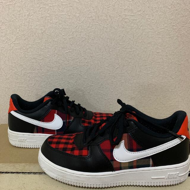 NIKE(ナイキ)のNIKE FORCE1 キッズスニーカー キッズ/ベビー/マタニティのキッズ靴/シューズ(15cm~)(スニーカー)の商品写真