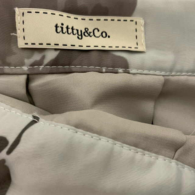 titty&co(ティティアンドコー)のtitty&co. ティティアンドコー 花柄スカート レディースのスカート(ひざ丈スカート)の商品写真