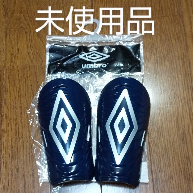 UMBRO(アンブロ)のumbro シンガード 未使用 スポーツ/アウトドアのサッカー/フットサル(その他)の商品写真