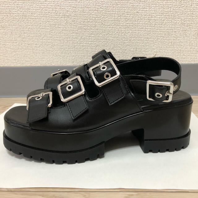 ZARA(ザラ)のZARA 厚底 サンダル 【新品】 レディースの靴/シューズ(サンダル)の商品写真