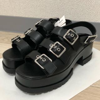 ザラ(ZARA)のZARA 厚底 サンダル 【新品】(サンダル)