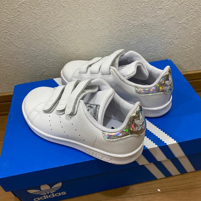 adidas(アディダス)の最終値下げ　adidas アディダス スタンスミス キッズ/ベビー/マタニティのキッズ靴/シューズ(15cm~)(スニーカー)の商品写真