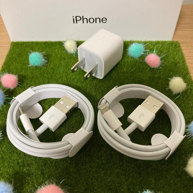 Apple(アップル)のiphone充電器セット　 Apple純正ACアダプタ+ライトニングケーブル2本 スマホ/家電/カメラのスマートフォン/携帯電話(バッテリー/充電器)の商品写真