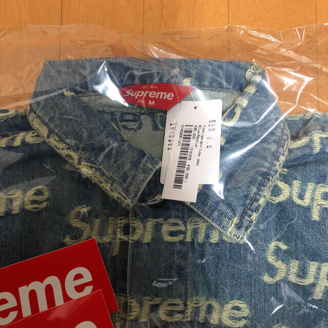 Supreme(シュプリーム)のFrayed Logos Denim Trucker Jacket M メンズのジャケット/アウター(Gジャン/デニムジャケット)の商品写真