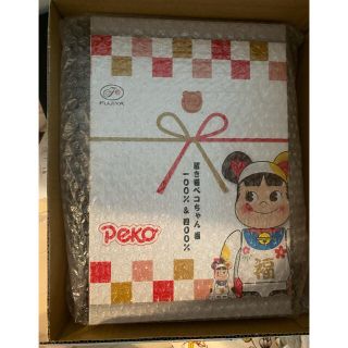 メディコムトイ(MEDICOM TOY)のBE@RBRICK ベアブリック 招き猫 ペコちゃん 福 100％ ＆ 400％(キャラクターグッズ)