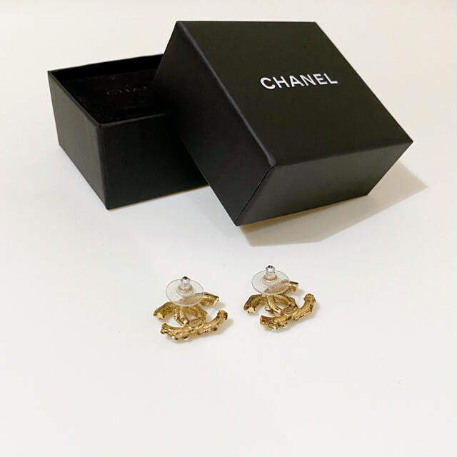 CHANEL - CHANEL シャネル ロゴピアス ゴールド パールの通販 by omame ...