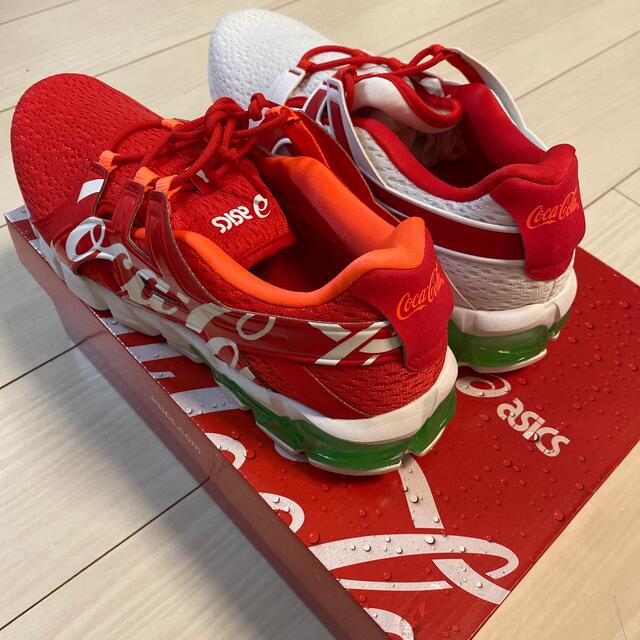 asics(アシックス)のasics とコカコーラのコラボシューズ27.5cm 新品未使用 左右色違い メンズの靴/シューズ(スニーカー)の商品写真