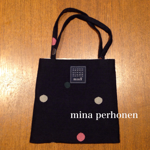 mina perhonen(ミナペルホネン)のdrops ミニバック レディースのバッグ(ハンドバッグ)の商品写真