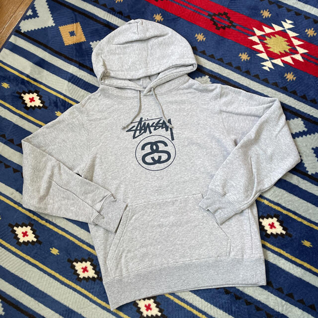 STUSSY(ステューシー)の美品stussyロゴパーカーグレーSsize レディースのトップス(パーカー)の商品写真