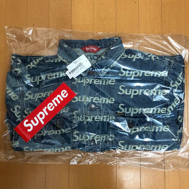 Supreme(シュプリーム)のFrayed Logos Denim Trucker Jacket L メンズのジャケット/アウター(Gジャン/デニムジャケット)の商品写真