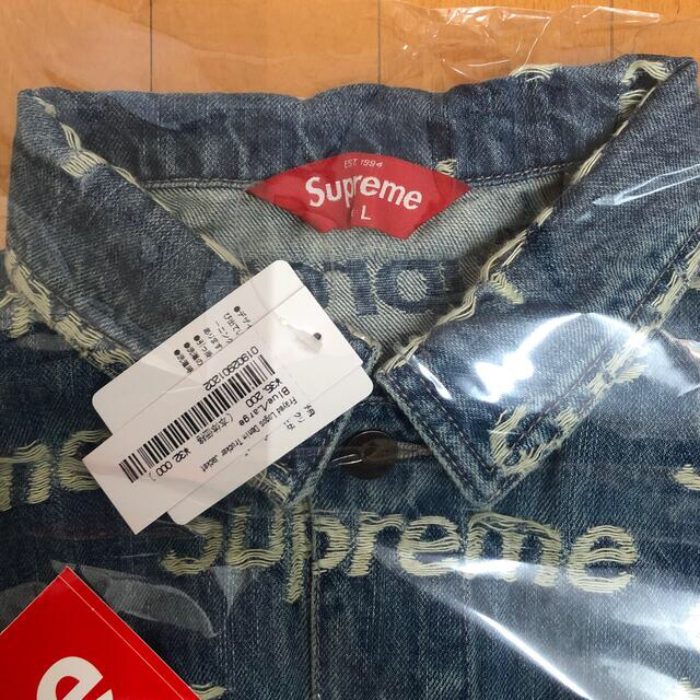 Supreme(シュプリーム)のFrayed Logos Denim Trucker Jacket L メンズのジャケット/アウター(Gジャン/デニムジャケット)の商品写真