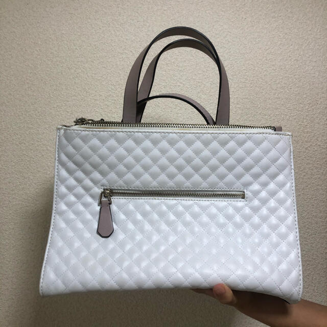 GUESS(ゲス)のGUESS バック　 レディースのバッグ(ハンドバッグ)の商品写真