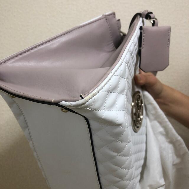 GUESS(ゲス)のGUESS バック　 レディースのバッグ(ハンドバッグ)の商品写真