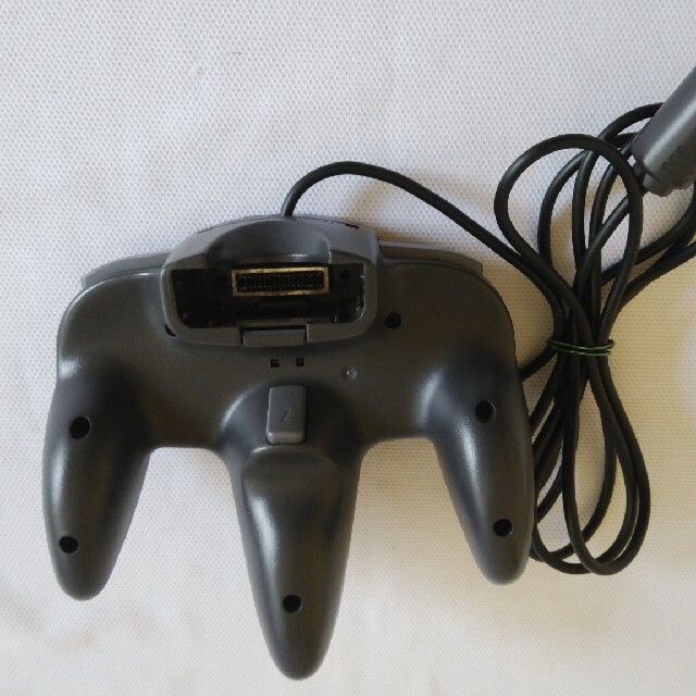 Nintendo 64  コントローラ(黒) エンタメ/ホビーのゲームソフト/ゲーム機本体(その他)の商品写真