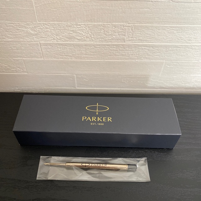 Parker(パーカー)の【新品・未使用】箱なしPARKER IMボールペン&純正替芯セット インテリア/住まい/日用品の文房具(ペン/マーカー)の商品写真