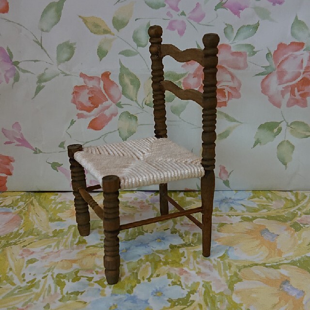 ドールハウスの椅子です。 ハンドメイドのおもちゃ(ミニチュア)の商品写真