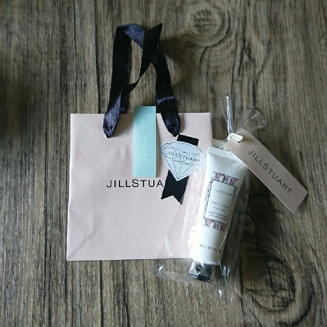 JILLSTUART(ジルスチュアート)のジルスチュアート ホワイトフローラル ハンドクリーム ラッピングつき コスメ/美容のボディケア(ハンドクリーム)の商品写真