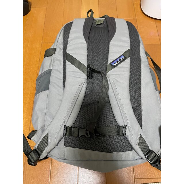 patagonia(パタゴニア)のpatangonia Refugio ２８L グレー メンズのバッグ(バッグパック/リュック)の商品写真