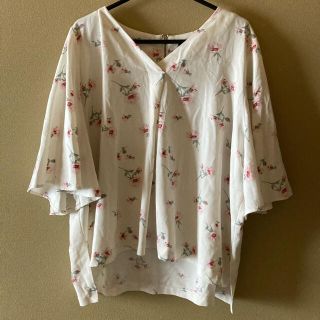 アベイル(Avail)の美品・4L花柄シフォンカットソー♡(カットソー(半袖/袖なし))