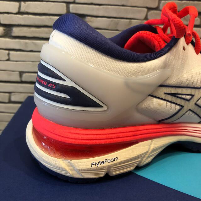 asics(アシックス)の【新品】asics GEL-KAYANO25 NARROW 23.5cm レディースの靴/シューズ(スニーカー)の商品写真