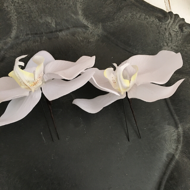 大きな胡蝶蘭の髪飾り⭐︎ウエディング⭐︎結婚式 ハンドメイドのウェディング(ヘッドドレス/ドレス)の商品写真