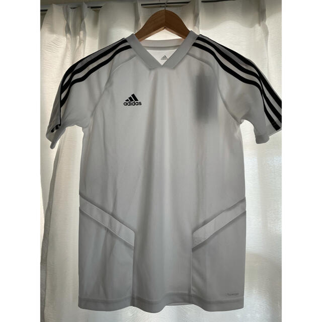 adidas(アディダス)の【新品未使用】adidasキッズTシャツ アディダスキッズ150サイズ キッズ/ベビー/マタニティのキッズ服男の子用(90cm~)(Tシャツ/カットソー)の商品写真