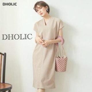 ディーホリック(dholic)の美品DHOLICディーホリックVネックワンピースMベージュエポカアドーアナイ(ロングワンピース/マキシワンピース)