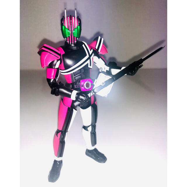 フィギュアーツ　仮面ライダーネオディケイド