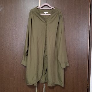 マウジー(moussy)のMOUSSY カーキ オーバーサイズシャツ(シャツ/ブラウス(長袖/七分))