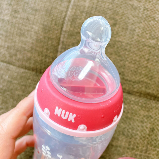 【美品】ヌーク NUK 哺乳瓶 ピンクバード 300ml キッズ/ベビー/マタニティの授乳/お食事用品(哺乳ビン)の商品写真