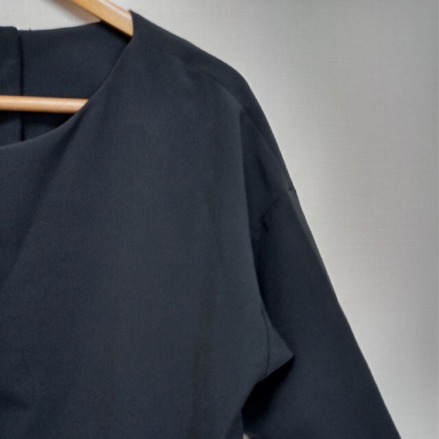 GU(ジーユー)のGU　Vネック　七分袖　ブラック　トップス　M レディースのトップス(カットソー(長袖/七分))の商品写真