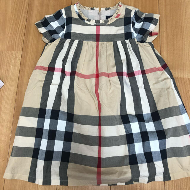 BURBERRY(バーバリー)のワンピース110 キッズ/ベビー/マタニティのキッズ服女の子用(90cm~)(ワンピース)の商品写真