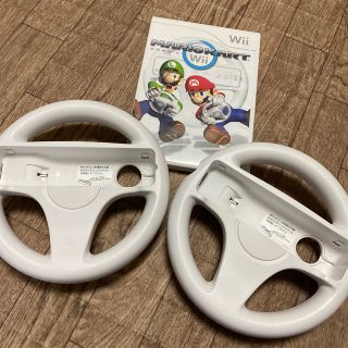 ウィー(Wii)のマリオカートWii ＆ ハンドル2個(家庭用ゲームソフト)