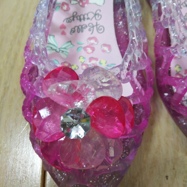 サンリオ(サンリオ)のハローキティ  女の子  サンダル キッズ/ベビー/マタニティのキッズ靴/シューズ(15cm~)(サンダル)の商品写真
