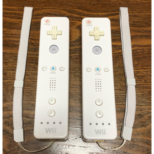 Wii(ウィー)の任天堂 Wiiリモコン 2個セット エンタメ/ホビーのゲームソフト/ゲーム機本体(その他)の商品写真