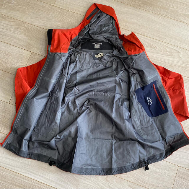 ARC'TERYX - アークテリクス Beta LT Jacket Mens 13473 赤系Sサイズの