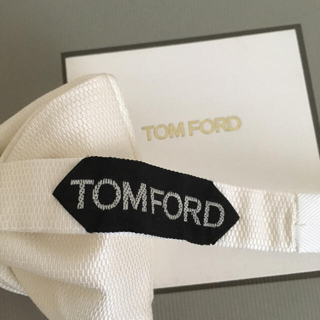 TOM FORD(トムフォード)のTOM FORD トムフォード 蝶ネクタイ 白 ボウタイ 伊勢丹 付属品完備 メンズのファッション小物(ネクタイ)の商品写真