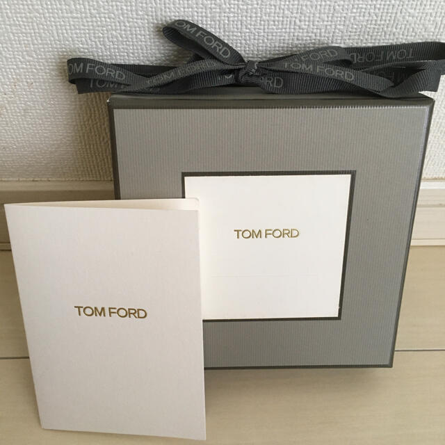 TOM FORD(トムフォード)のTOM FORD トムフォード 蝶ネクタイ 白 ボウタイ 伊勢丹 付属品完備 メンズのファッション小物(ネクタイ)の商品写真