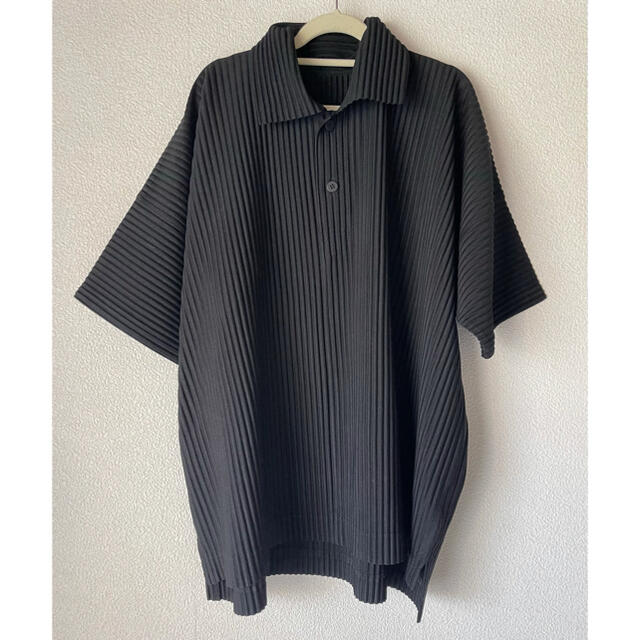 ISSEY MIYAKE(イッセイミヤケ)のHomme Plisse オムプリッセ ブラック ポロシャツ　ポロ　黒 メンズのトップス(ポロシャツ)の商品写真