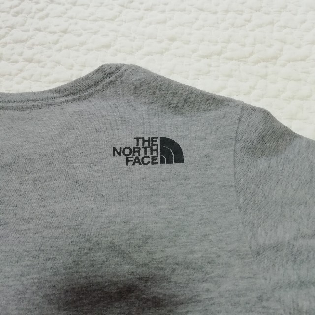 THE NORTH FACE(ザノースフェイス)のノースフェイス　130　Tシャツ　グレー キッズ/ベビー/マタニティのキッズ服男の子用(90cm~)(Tシャツ/カットソー)の商品写真