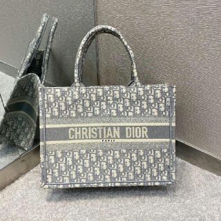 Dior - 新品 V&A Dior 展 限定 トートバッグの通販｜ラクマ