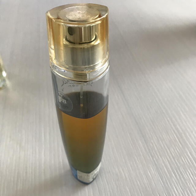 Naomi Campbell(ナオミキャンベル)のナオミキャンベル　ミステリー　30ml コスメ/美容の香水(香水(女性用))の商品写真