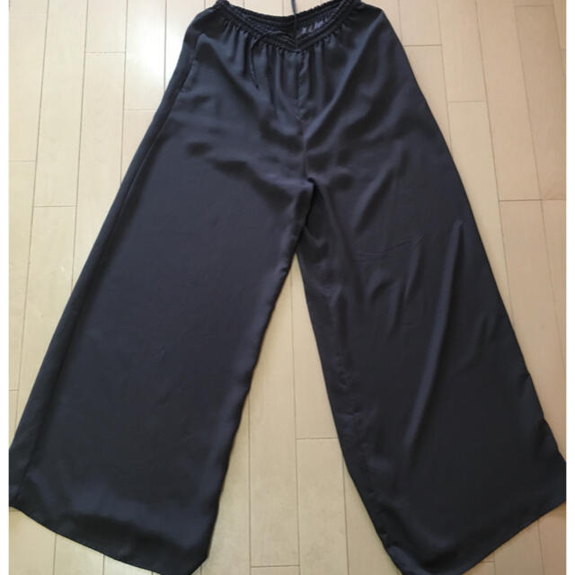 L'Appartement DEUXIEME CLASSE(アパルトモンドゥーズィエムクラス)のAP STUDIO Back Satin Gatherパンツ  レディースのパンツ(その他)の商品写真