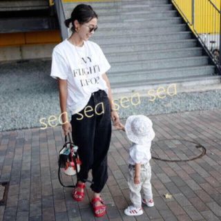 ザラ(ZARA)のZARA 新品 リラックスフィット デニムパンツ 32(デニム/ジーンズ)